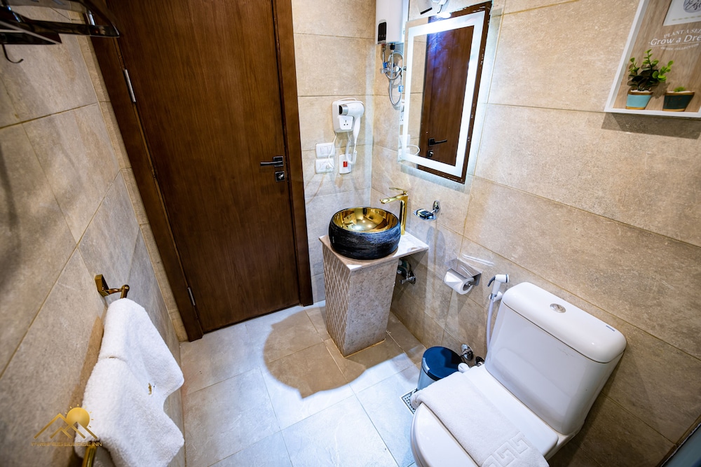 Deluxe Double or Twin Room - Photo 6