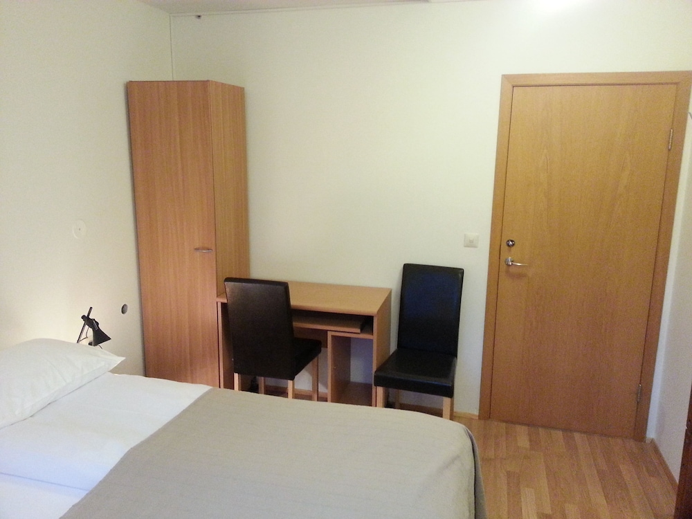 Classic Triple Room, Private Bathroom photo 3