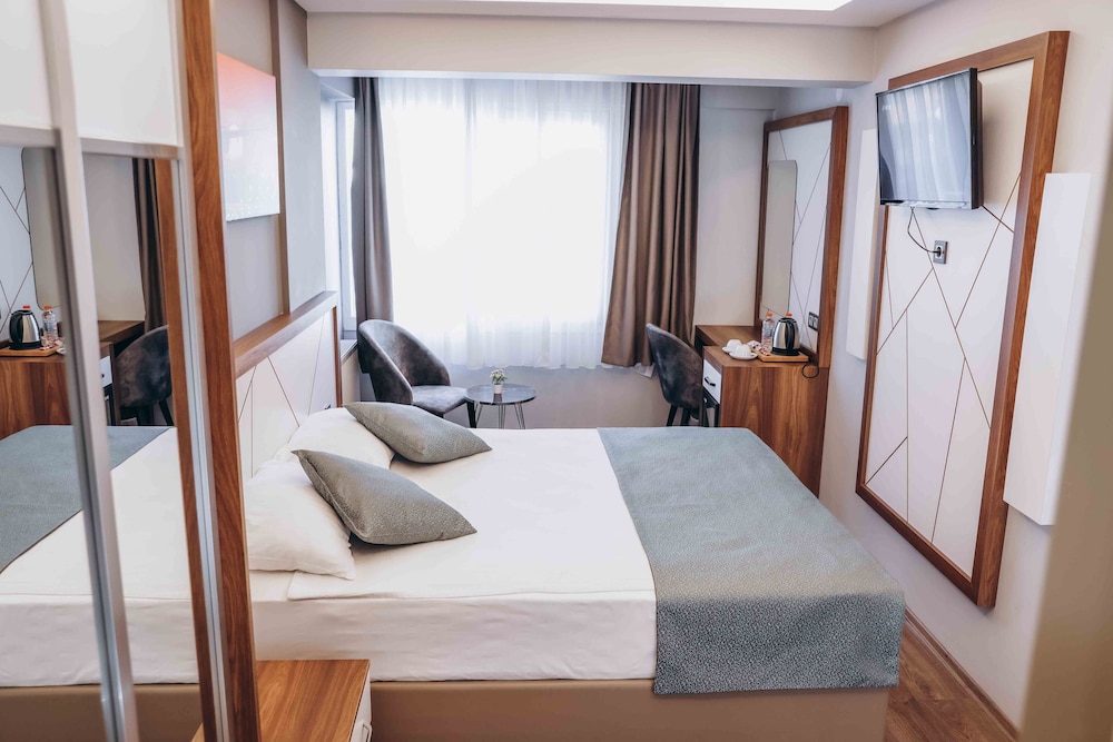 Standard Single Room thumbnail 5