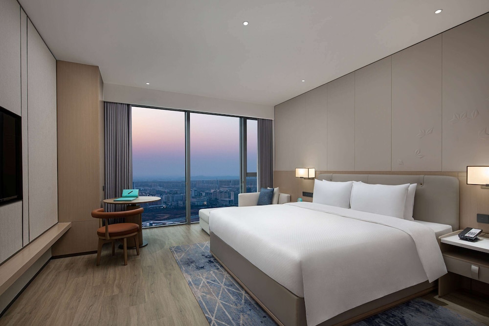 Business Room, 1 King Bed, Non Smoking photo 1