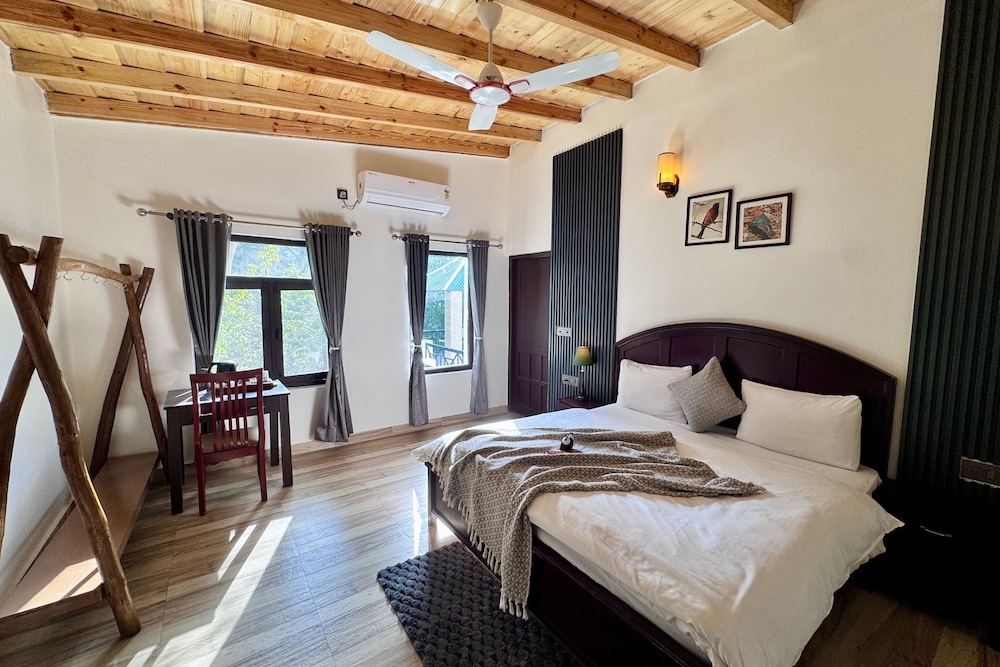 Suite with Lake View