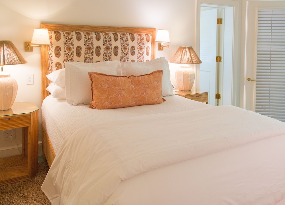 Deluxe Room, 1 Queen Bed, Garden View photo 2