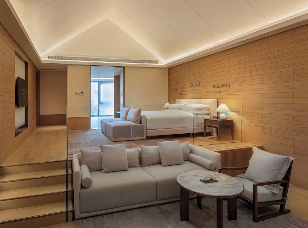 Deluxe Villa, 1 King Bed, Lake View - Photo 3