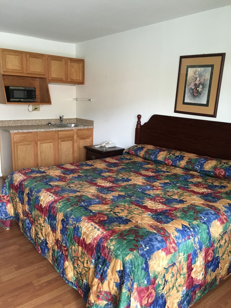 Standard Room, 1 King Bed, Smoking photo 2