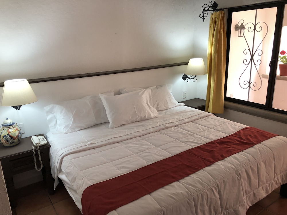 Standard Room, 1 King Bed photo 1