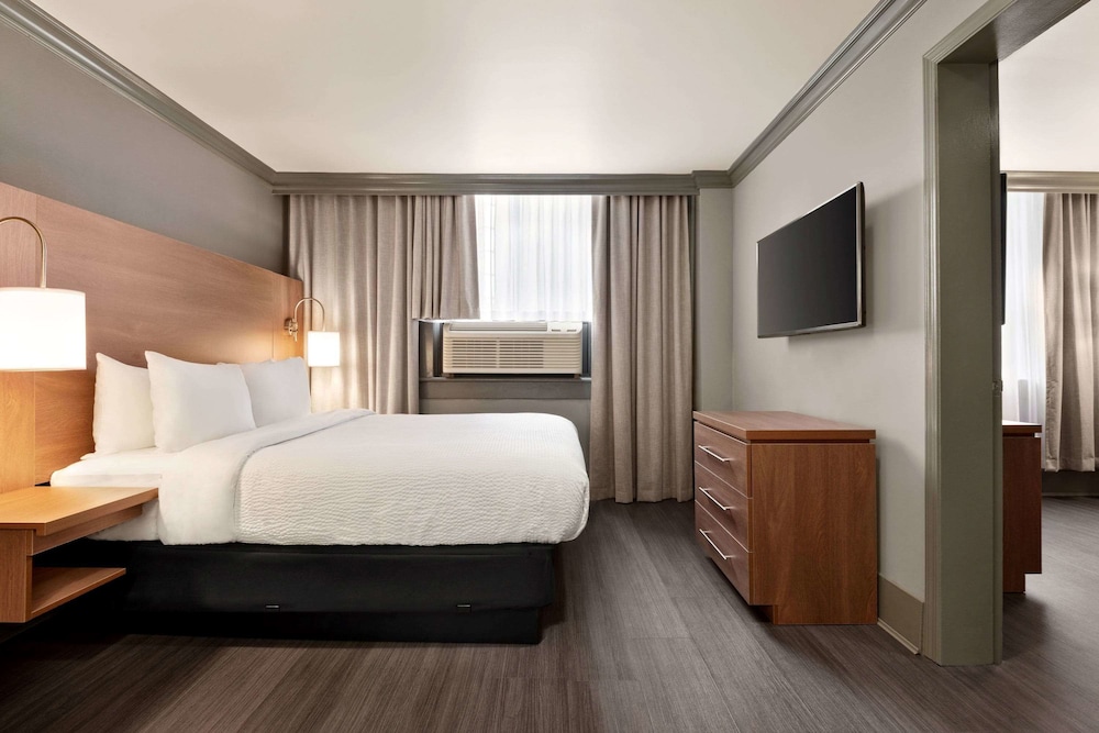 Suite, 1 Queen Bed photo 1