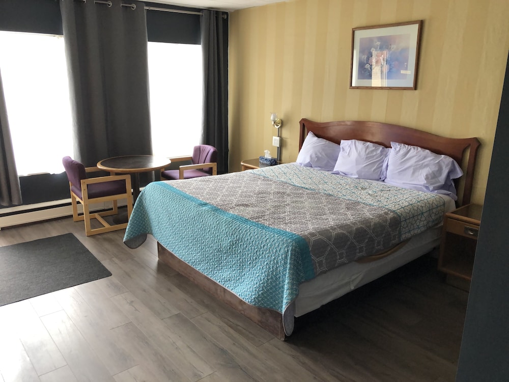 Standard Room, 1 King Bed photo 2