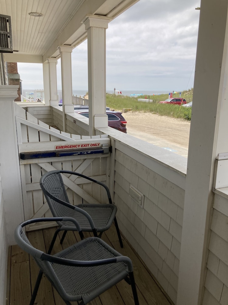 Premium Suite, 1 Queen Bed with Sofa bed, Private Bathroom, Partial Ocean View (1 Bdrm. Suite)