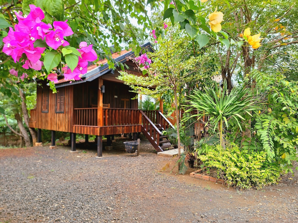 Bungalow, Balcony, Garden View