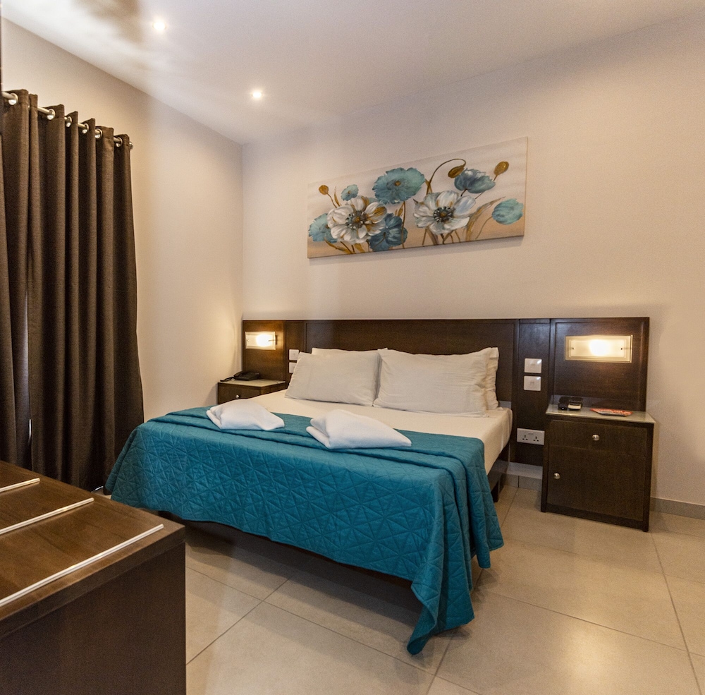 Deluxe Twin Room, Balcony photo 2