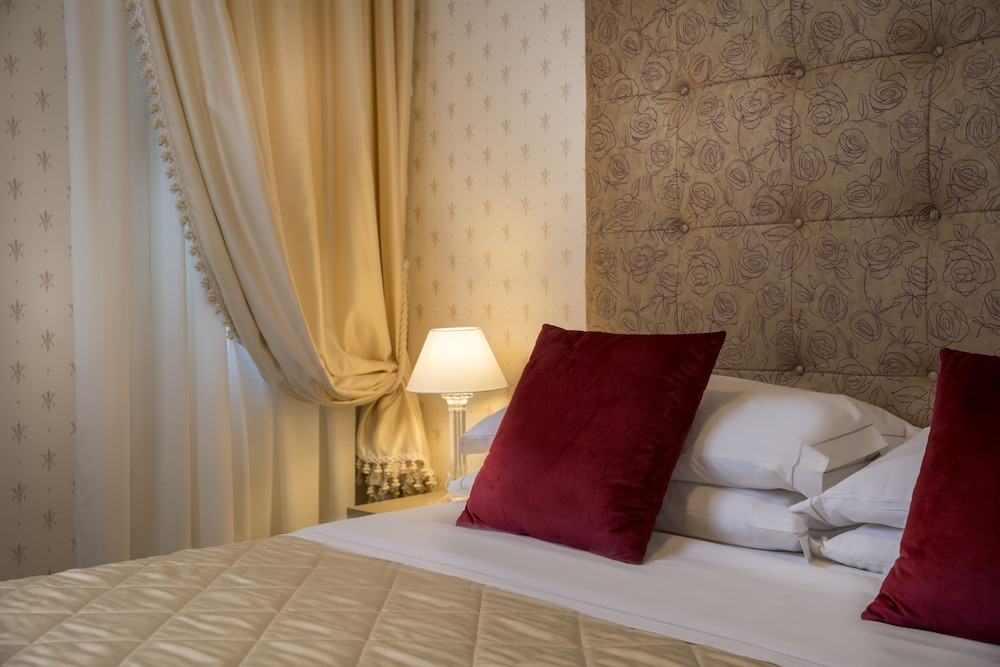 Suite - Photo 3