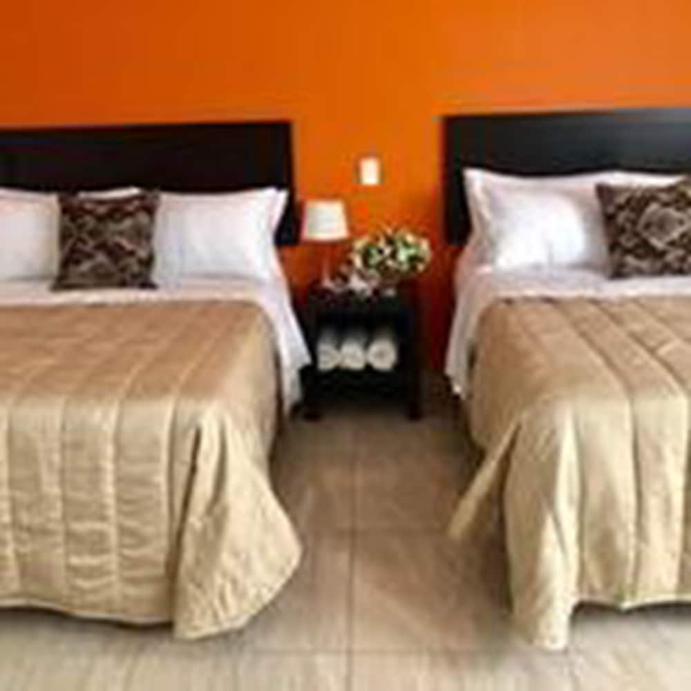 Business Quadruple Room, 2 Queen Beds, Accessible, Non Smoking