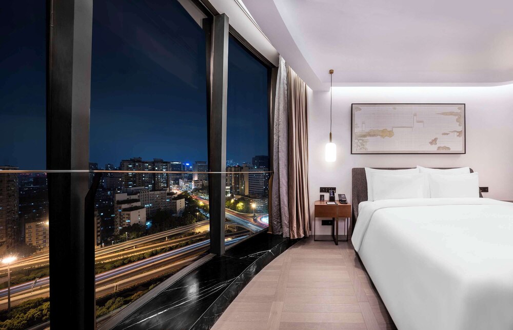 Deluxe Suite - Photo 3
