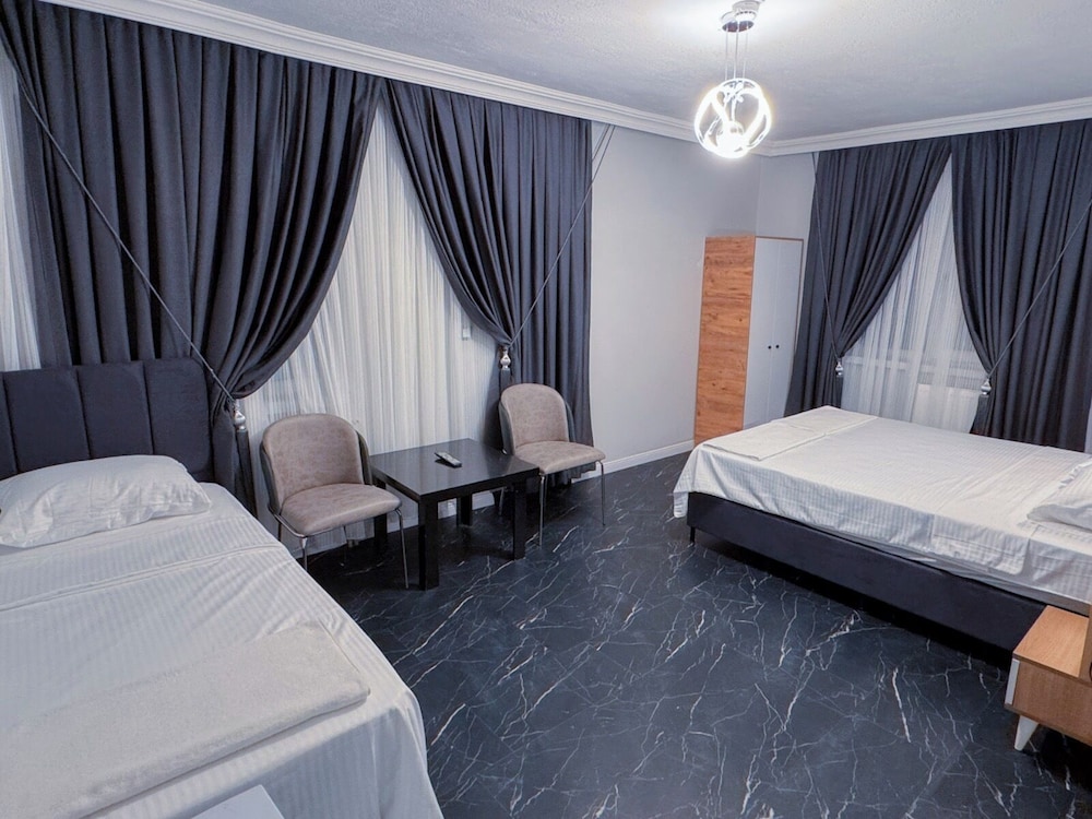Classic Twin Room, Balcony, City View photo 1