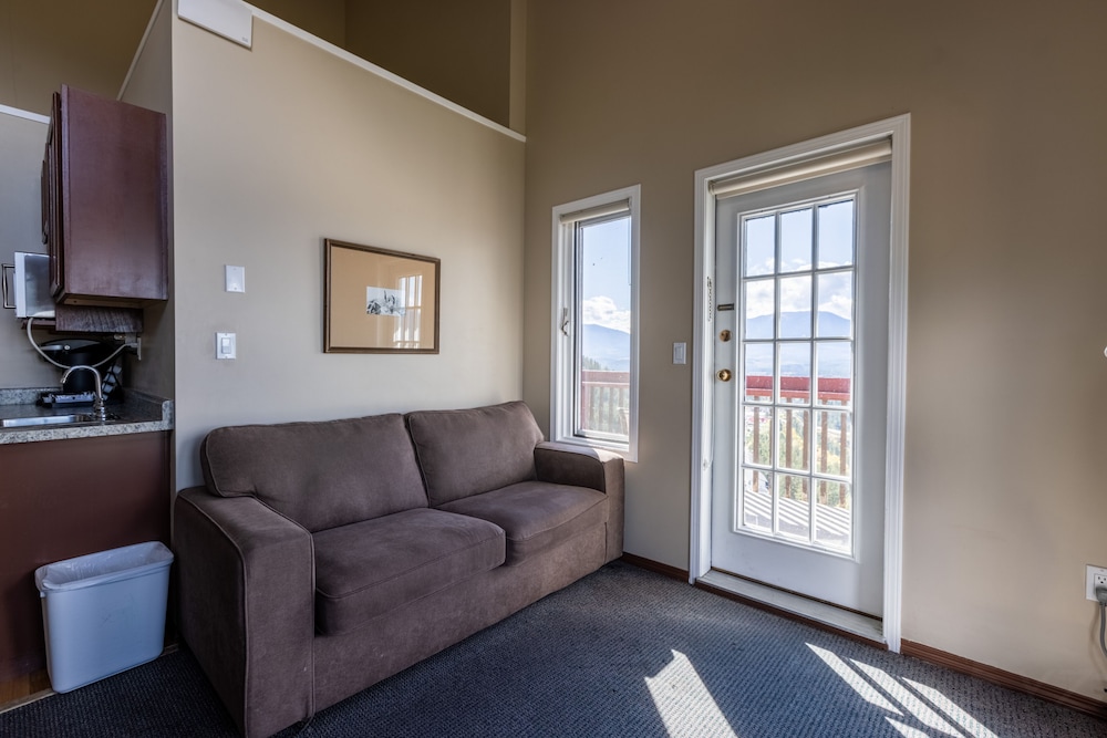 Suite, 1 Bedroom (Stairs Required) Pet-Friendly photo 3