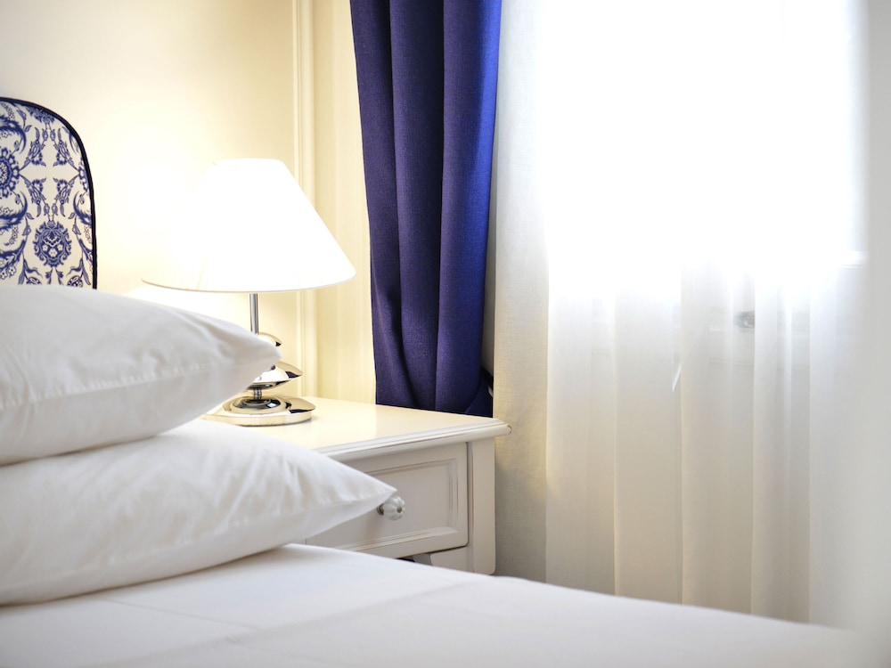 Standard Double Room - Photo 9