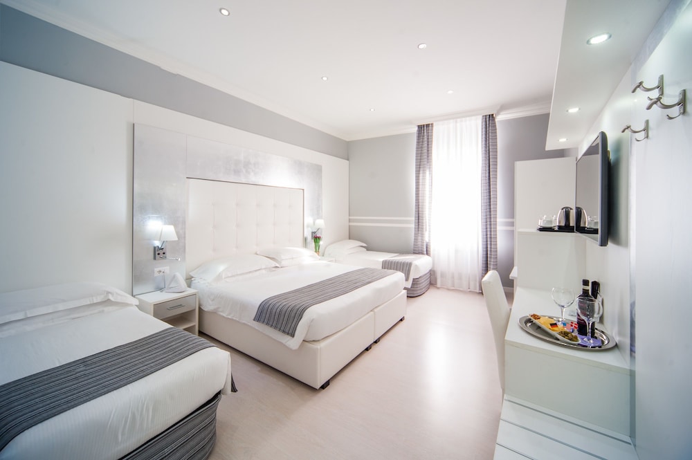 Deluxe Quadruple Room, City View photo 1