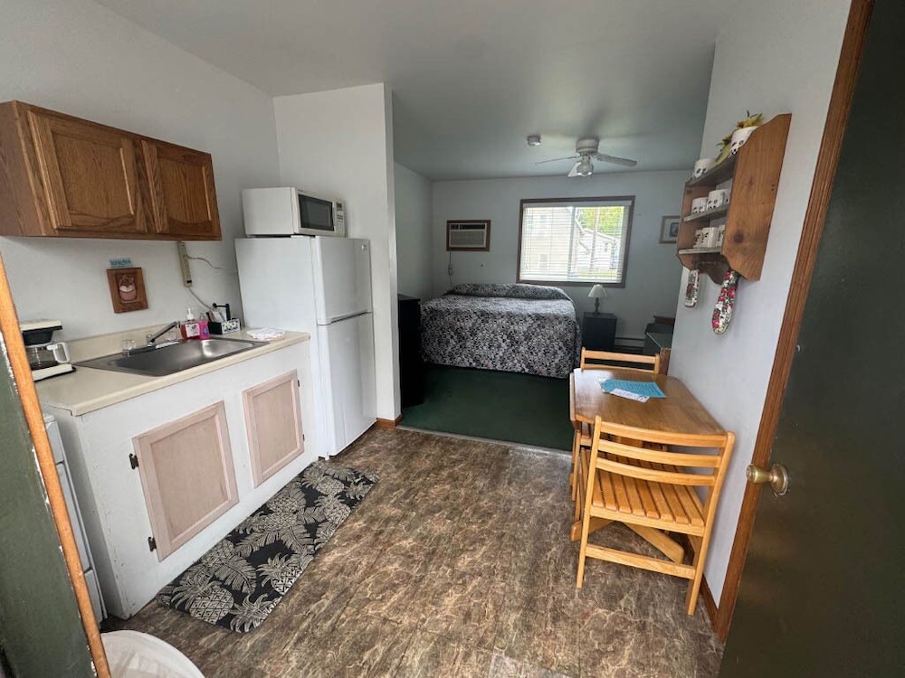 Suite, 1 King Bed photo 3