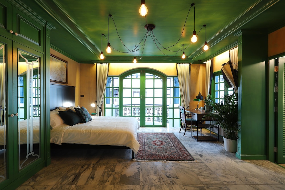 Deluxe Double Room, Bathtub photo 1