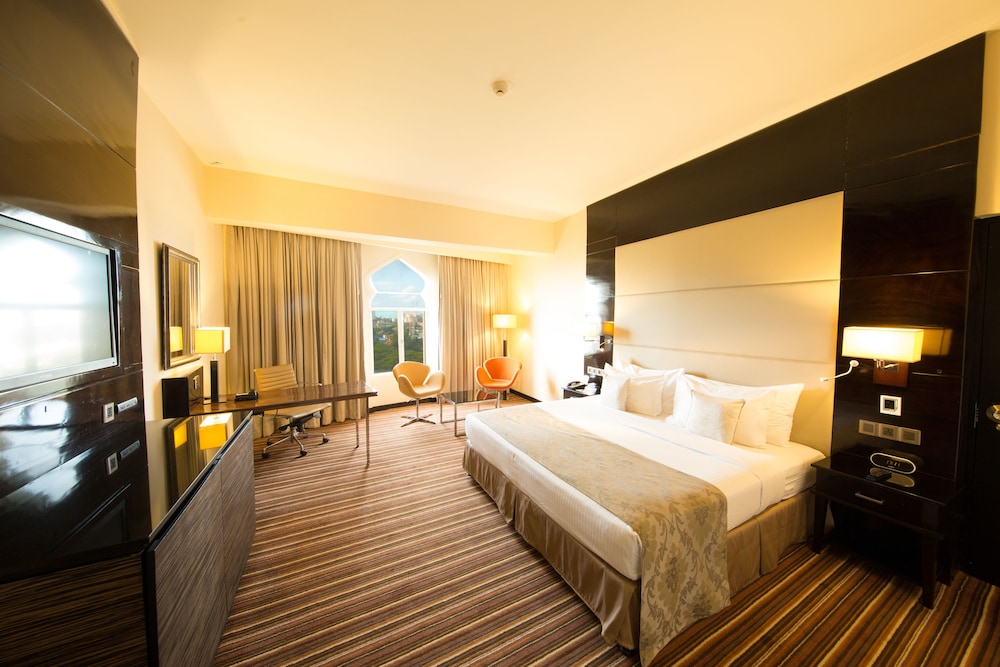 Deluxe Room, 1 King Bed, Non Smoking - Photo 2
