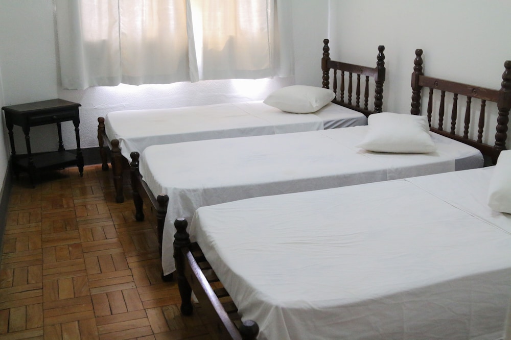 Triple Room - No TV photo 2