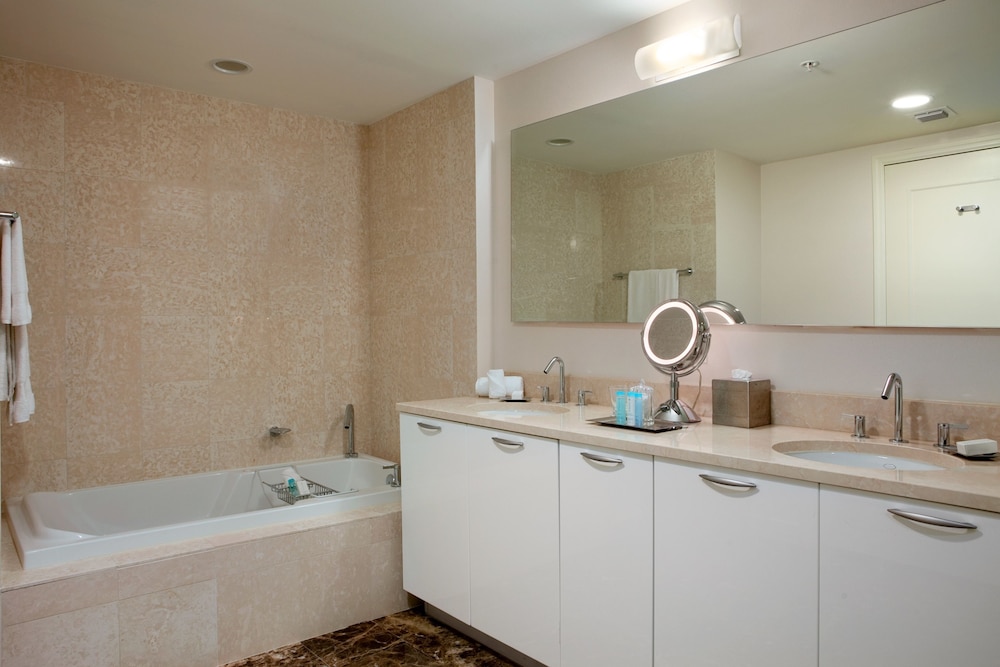 Suite, 1 King Bed, Accessible, Ocean View (Bathtub) - Photo 8