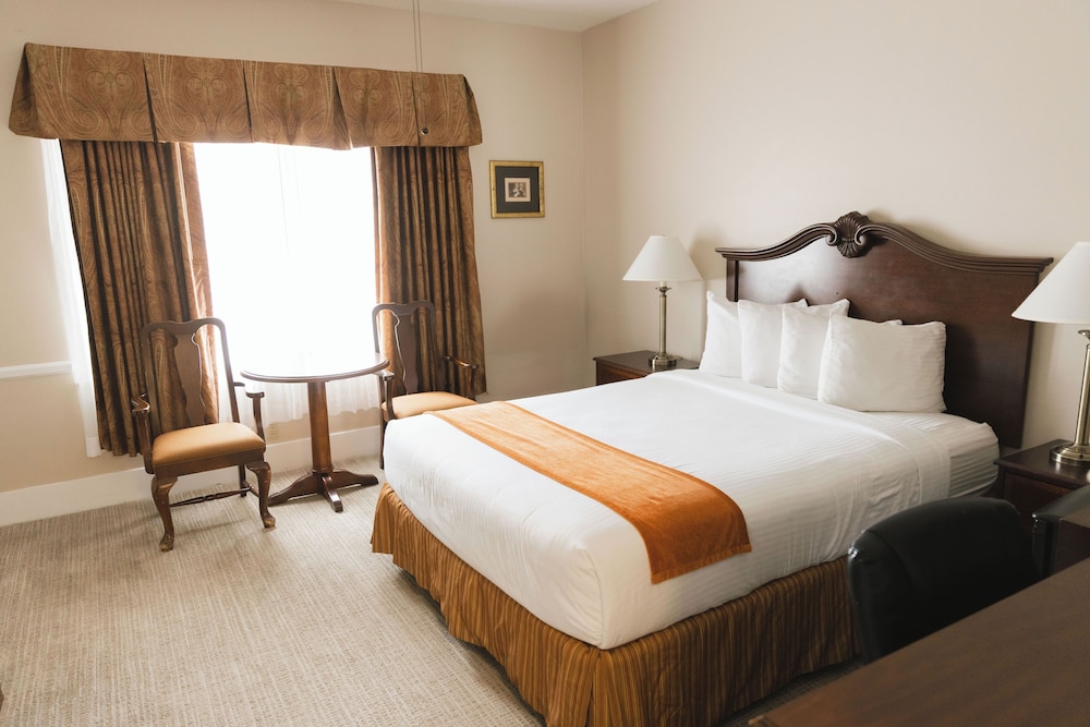 Standard Room, 1 Queen Bed - Photo 1