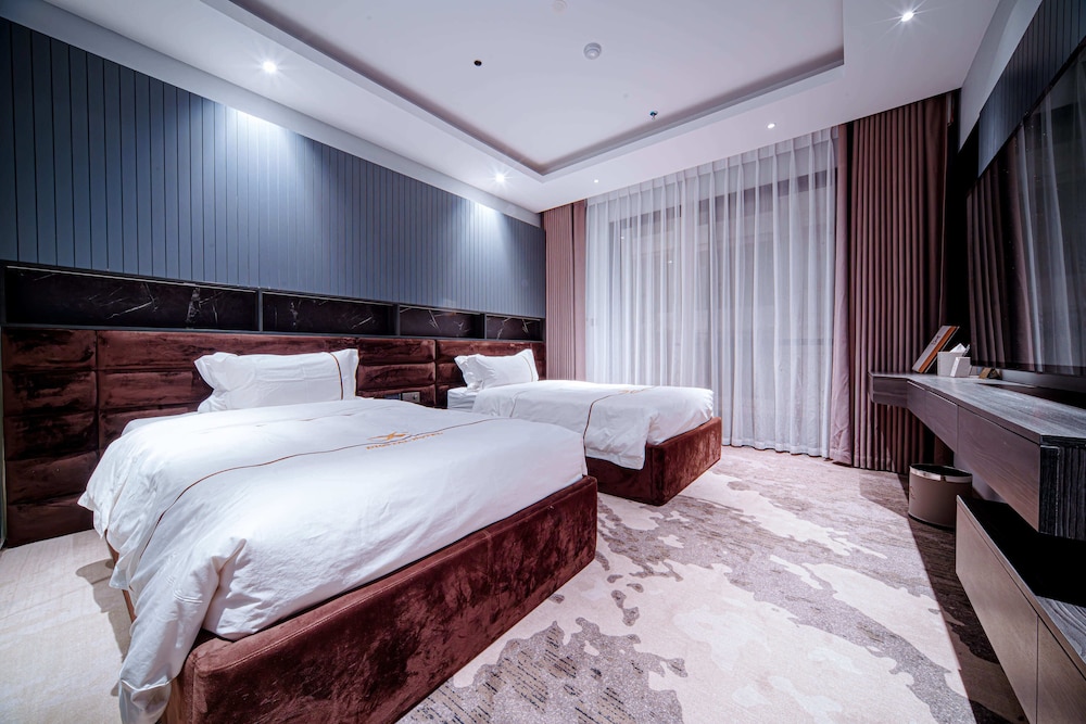 Deluxe Double or Twin Room, Balcony, City View photo 1