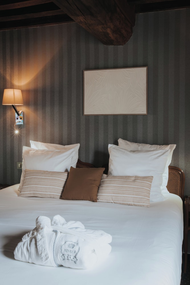 Standard Double Room - Photo 8