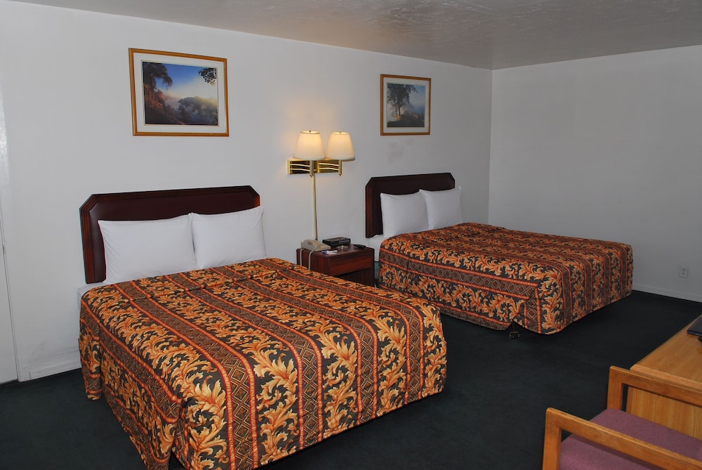 Standard Room, 2 Double Beds, Non Smoking photo 2