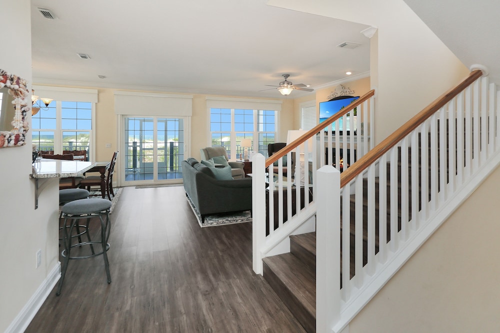House, Multiple Beds (A Tropical Breeze) photo 1