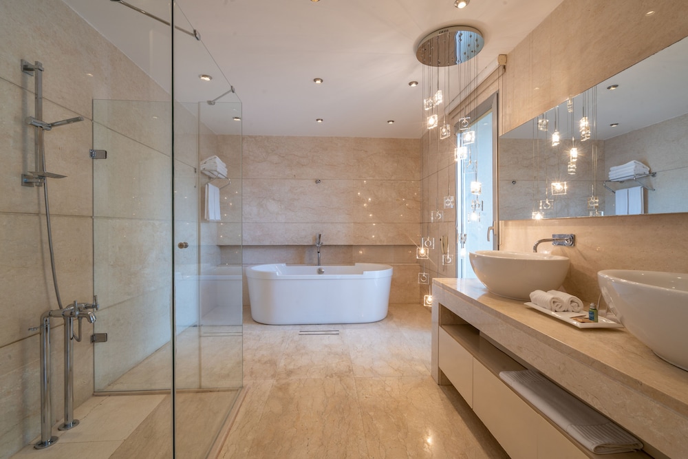 Honeymoon Suite, 1 Bedroom, Sea View - Photo 9