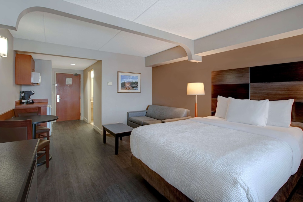 Room, 2 Queen Beds, Non Smoking (With Sofa Bed) photo 2