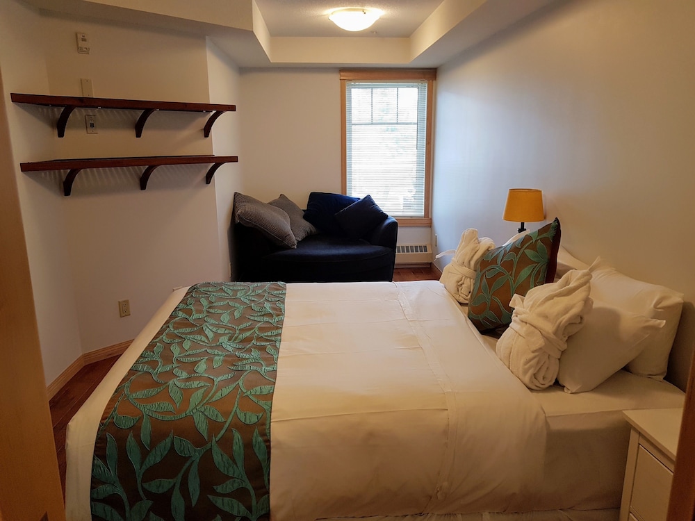Standard Condo, 1 Bedroom, Balcony, Mountain View photo 1