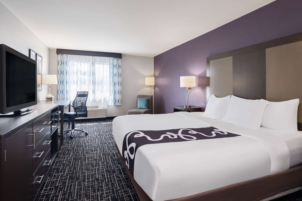 Family Suite, 1 King Bed, Non Smoking - Photo 1