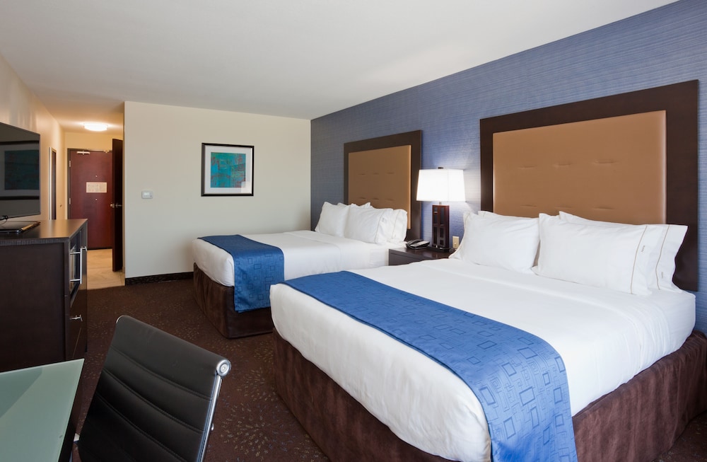 Suite, 2 Queen Beds (Additional Living Area) photo 3