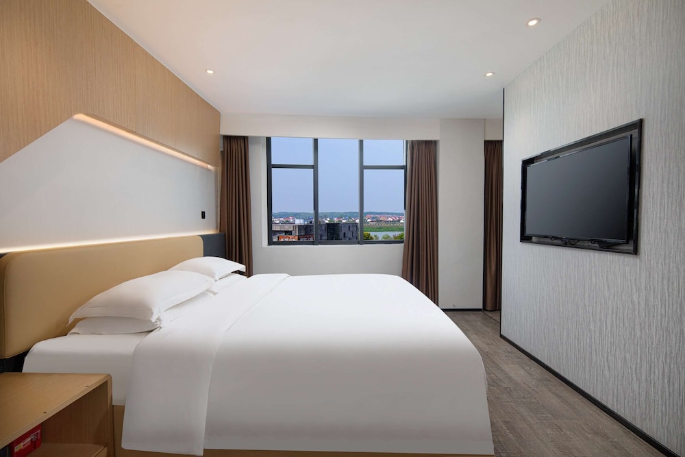Room, 1 King Bed, Non Smoking