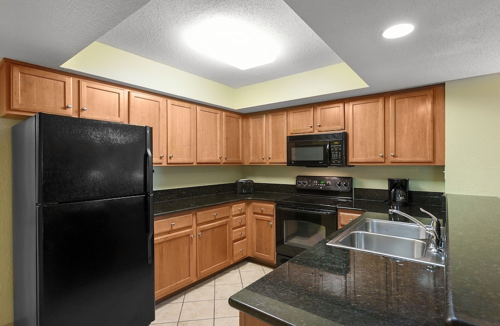 Oceanfront Two Bedroom Condo F - Photo 7