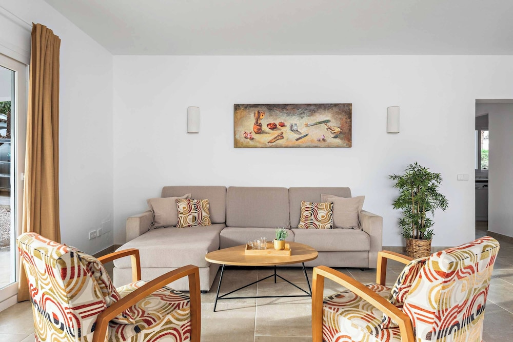 Villa (4 Bedrooms) photo 2