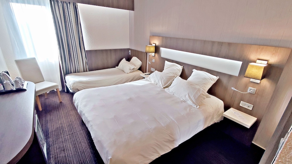 Standard Room, Multiple Beds, Non Smoking - Photo 2