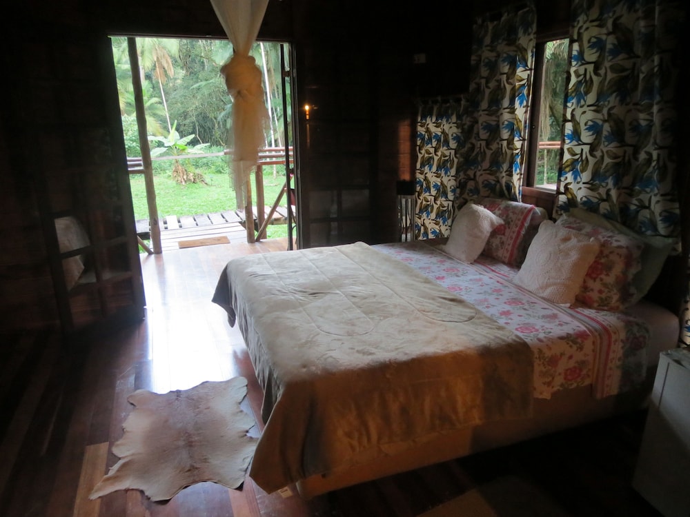 Standard Cabin, 1 King Bed, Mountain View, Garden Area photo 1