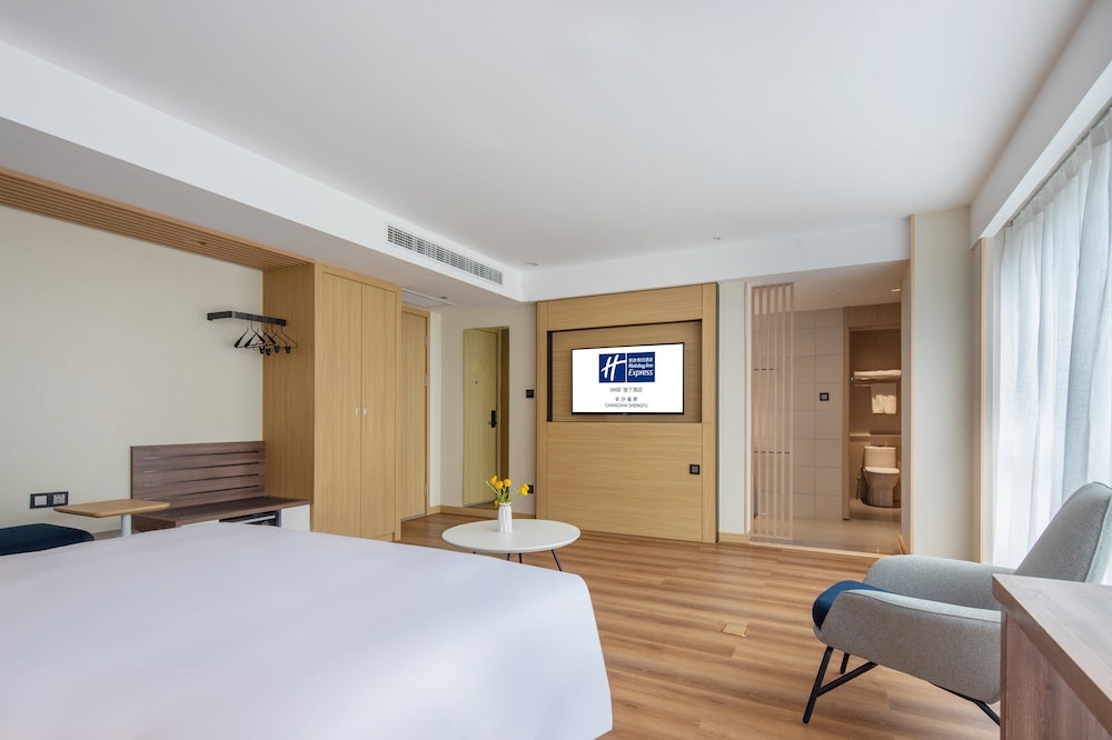 Standard Room, 1 King Bed (Extra Floor Space) - Photo 1