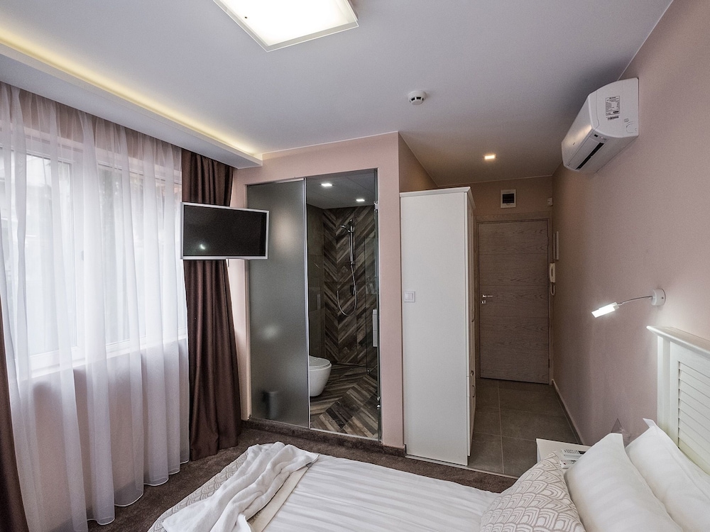 Standard Double Room, Balcony photo 2