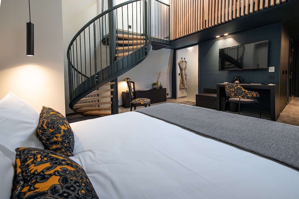 Suite, Multiple Beds, Non Smoking - Photo 2