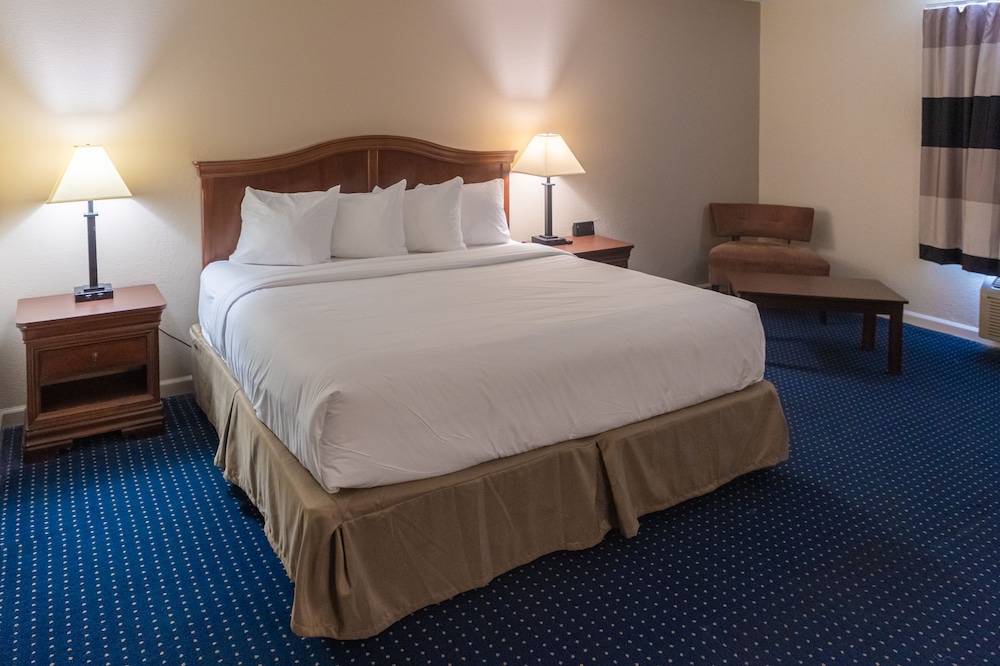 Standard King Room - Non-Smoking - Photo 1