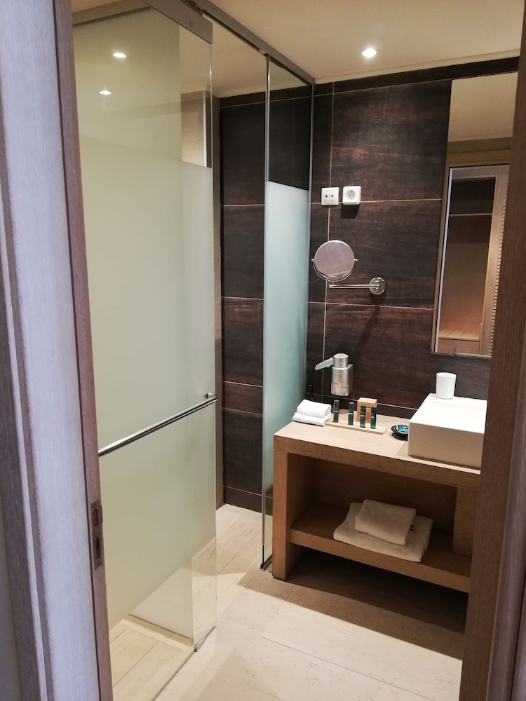 Suite (Sharing Pool, Garden View/ Pool View ) thumbnail 6