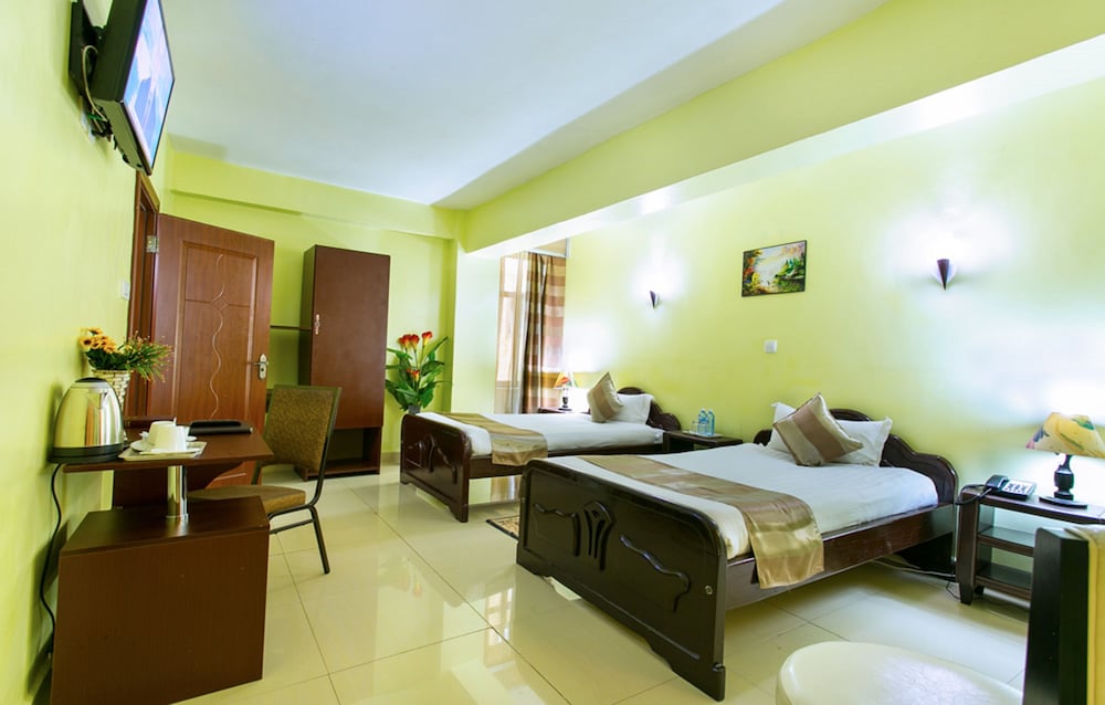Standard Twin Room, Multiple Beds photo 2
