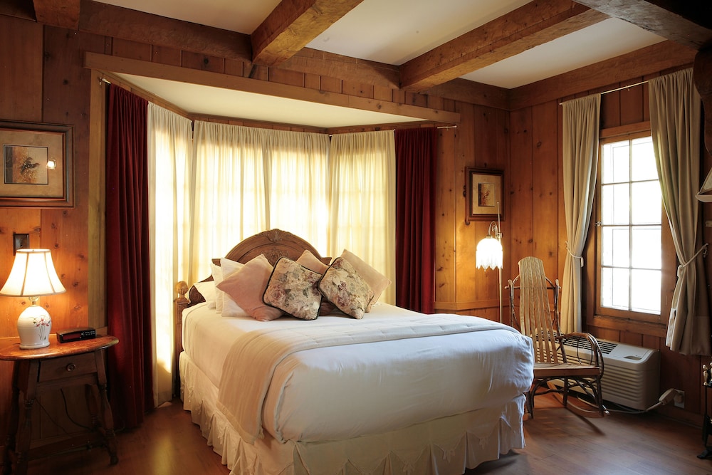 Anniversary Suite, Whirlpool, Fireplace, Kitchen (No Pets) photo 1