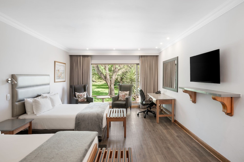Room, 2 Double Beds, Garden View - Photo 5