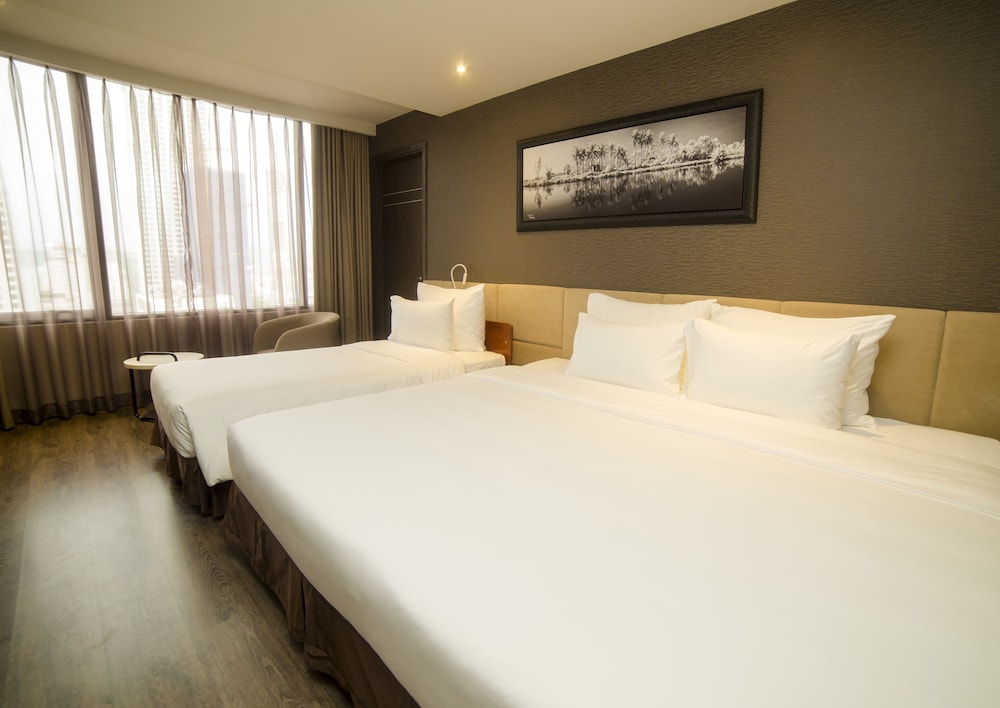 Superior Triple Room, Partial City View photo 3